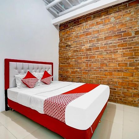 Super Oyo 91173 Guesthouse King Puntodewo Pakualaman Eksteriør billede