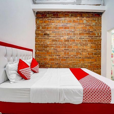 Super Oyo 91173 Guesthouse King Puntodewo Pakualaman Eksteriør billede